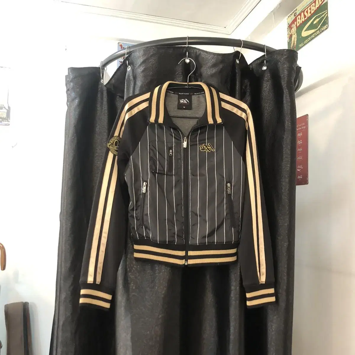 Vintage majah flavah gold black zip up